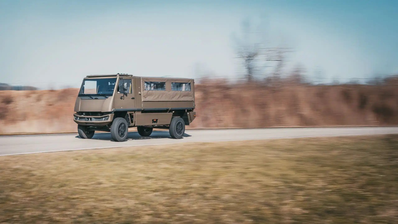 DURO Swiss 4x4 All-Terrain Tactical Vehicle (B)